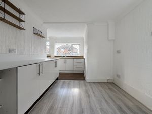 Kitchen diner view - click for photo gallery